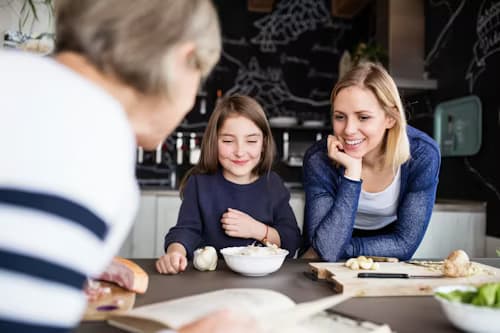Friends eating healthy